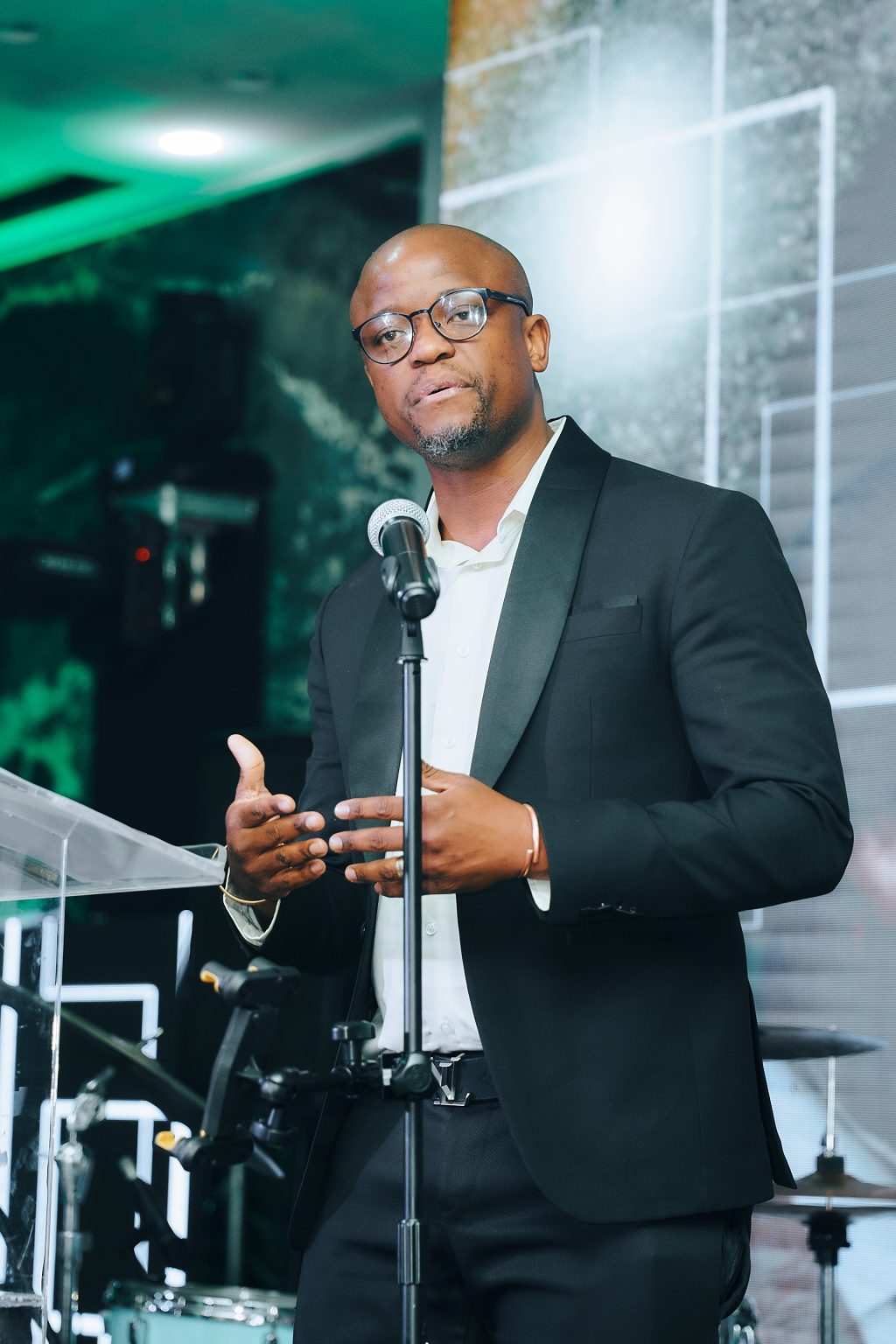 Musa Mngadi speaking at an ALGA gathering